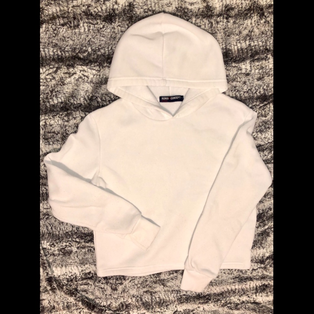 cropped white sweatshirt. size XL but fits like a medium or small. never worn.
